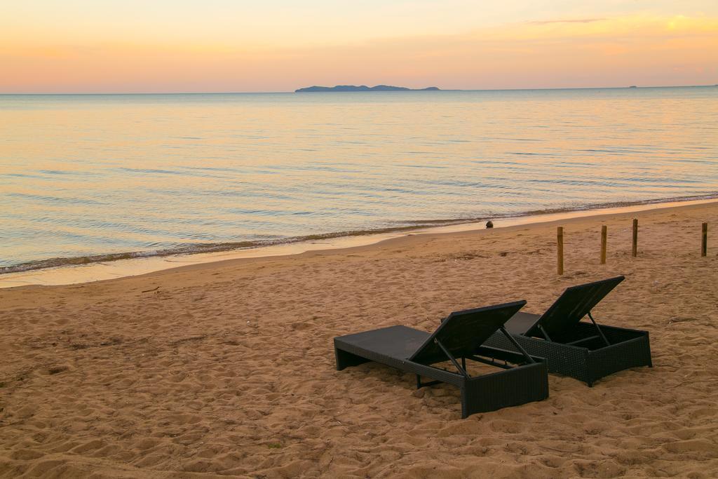 Seanery Beach Resort Bang Saphan Esterno foto